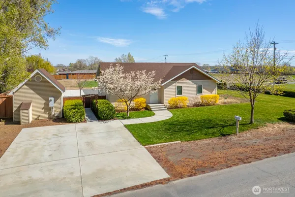 $385,500 | 2143 Valley Road Northeast, Moses Lake, WA 98837
