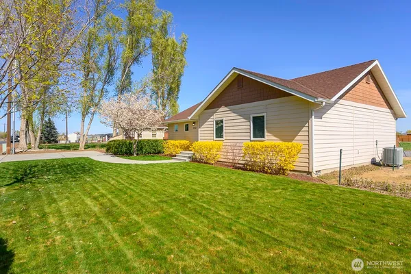 $385,500 | 2143 Valley Road Northeast, Moses Lake, WA 98837