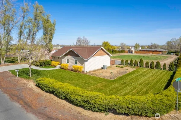 $385,500 | 2143 Valley Road Northeast, Moses Lake, WA 98837