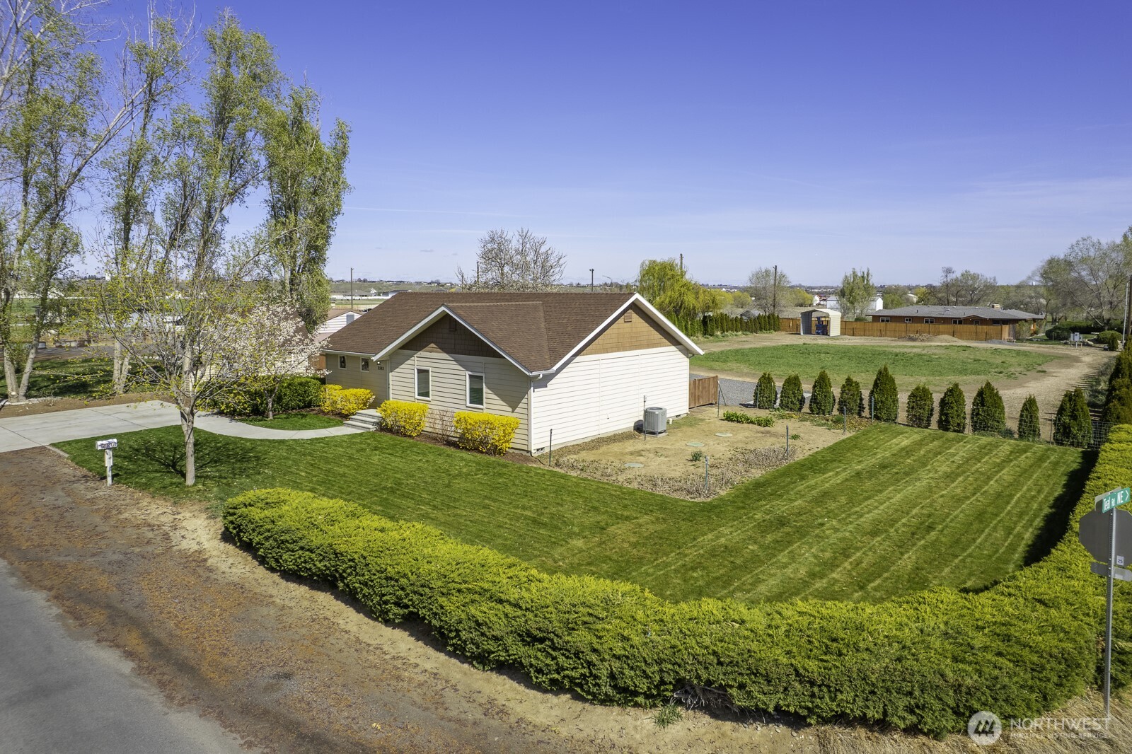 2143 Valley Road Northeast Moses Lake, WA 98837 - Photo 7 of 38