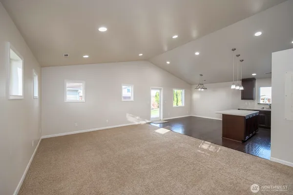 $385,500 | 2143 Valley Road Northeast, Moses Lake, WA 98837