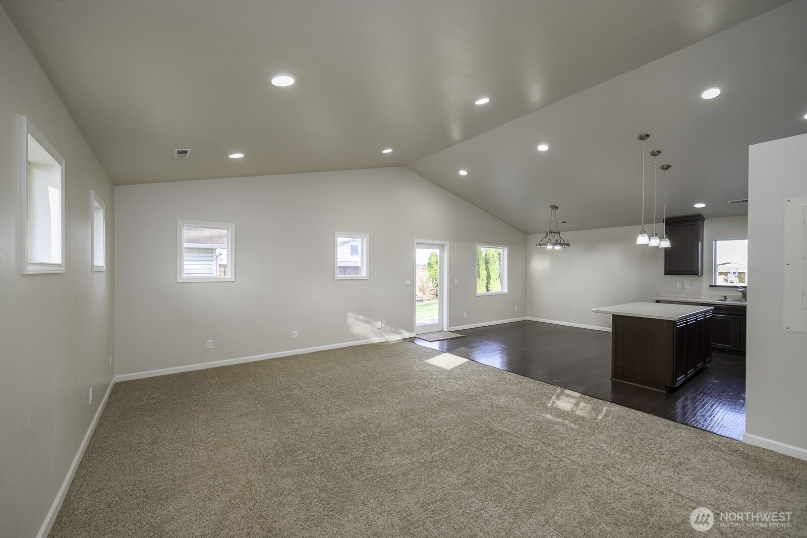 2143 Valley Road Northeast Moses Lake, WA 98837 - Photo 9 of 38