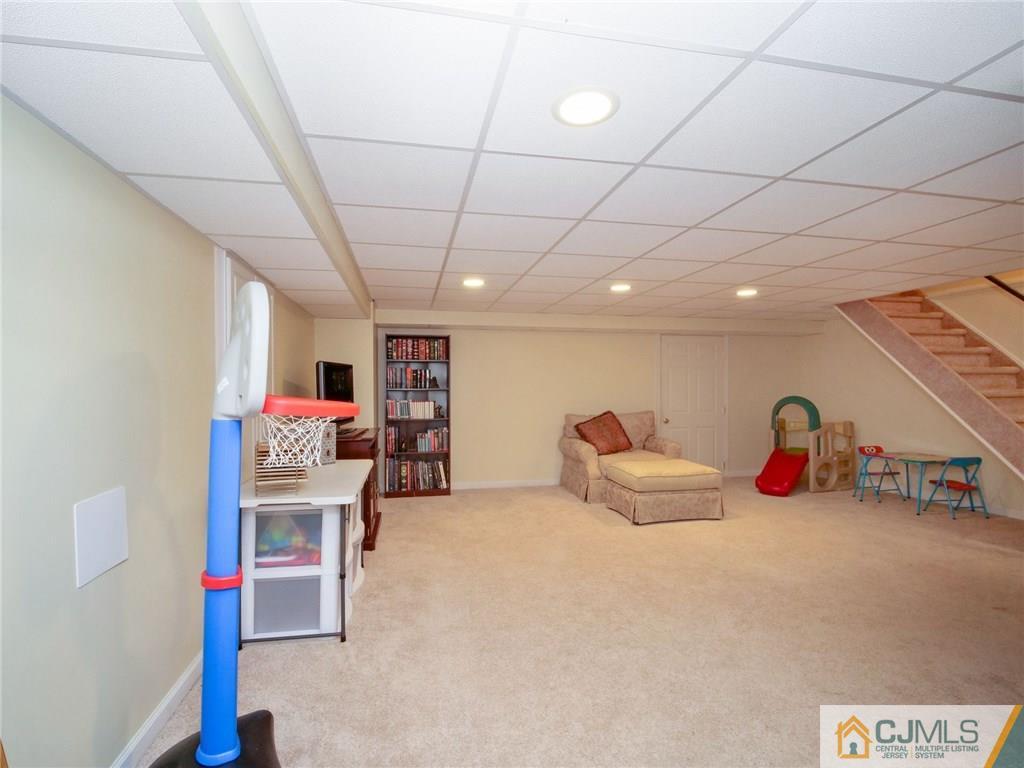 1402 Timber Oaks Road, Unit 1402 Edison, NJ 08820 - Photo 11 of 19 a living room with furniture