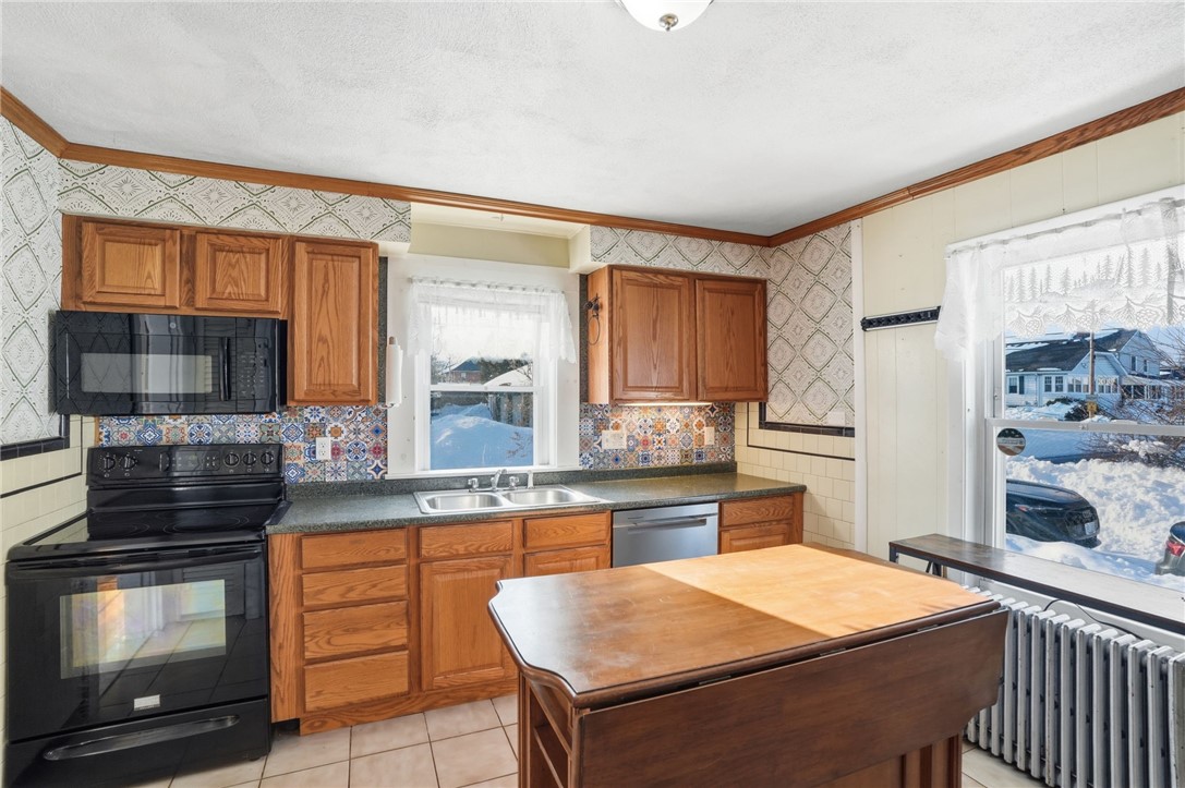 957 Mineral Spring Avenue Pawtucket, RI 02860 - Photo 11 of 40