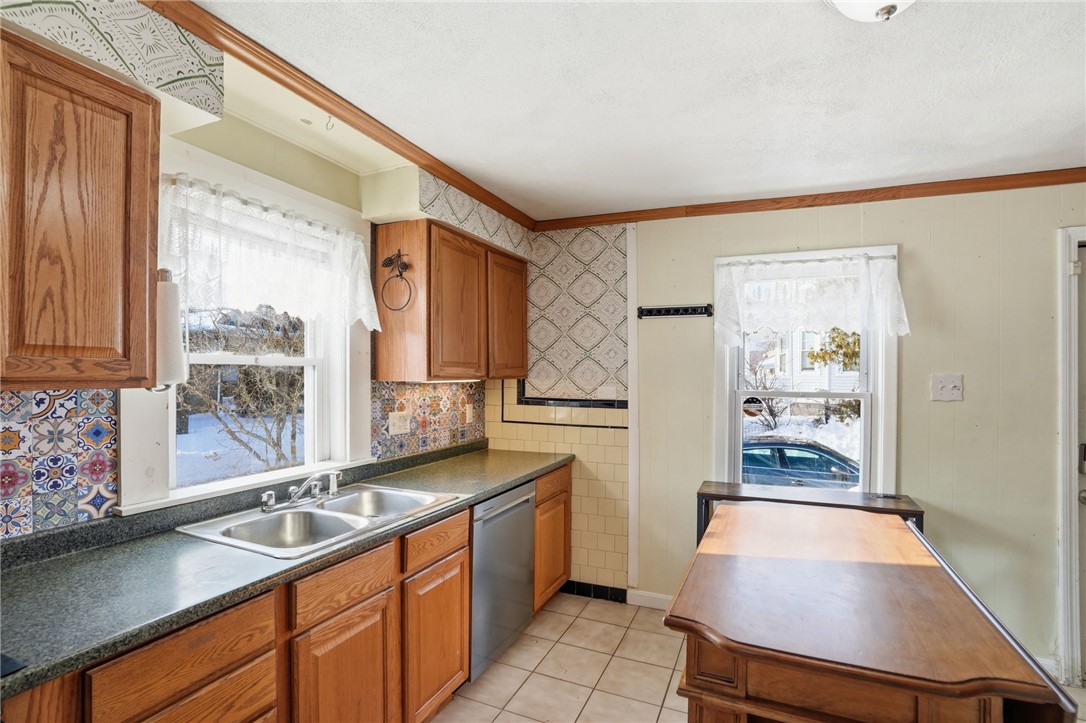 957 Mineral Spring Avenue Pawtucket, RI 02860 - Photo 12 of 40