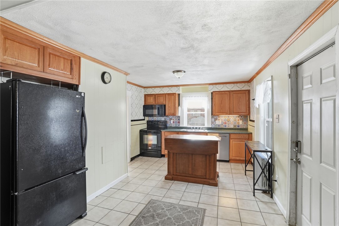 957 Mineral Spring Avenue Pawtucket, RI 02860 - Photo 15 of 40