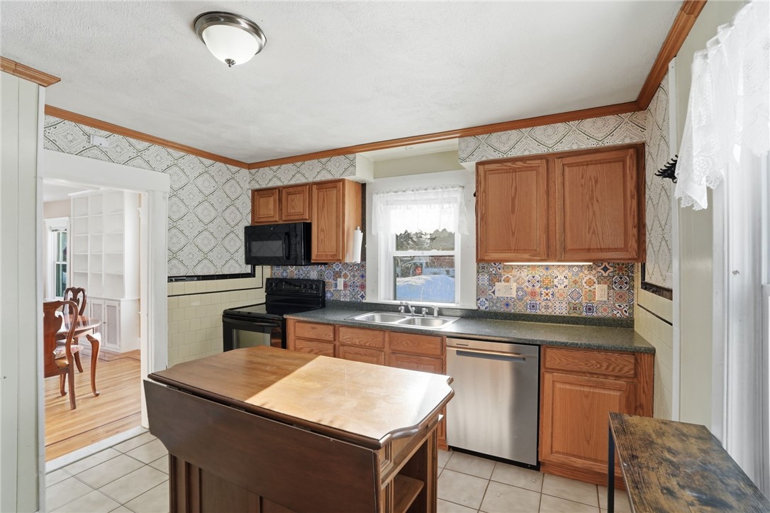 957 Mineral Spring Avenue Pawtucket, RI 02860 - Photo 10 of 40