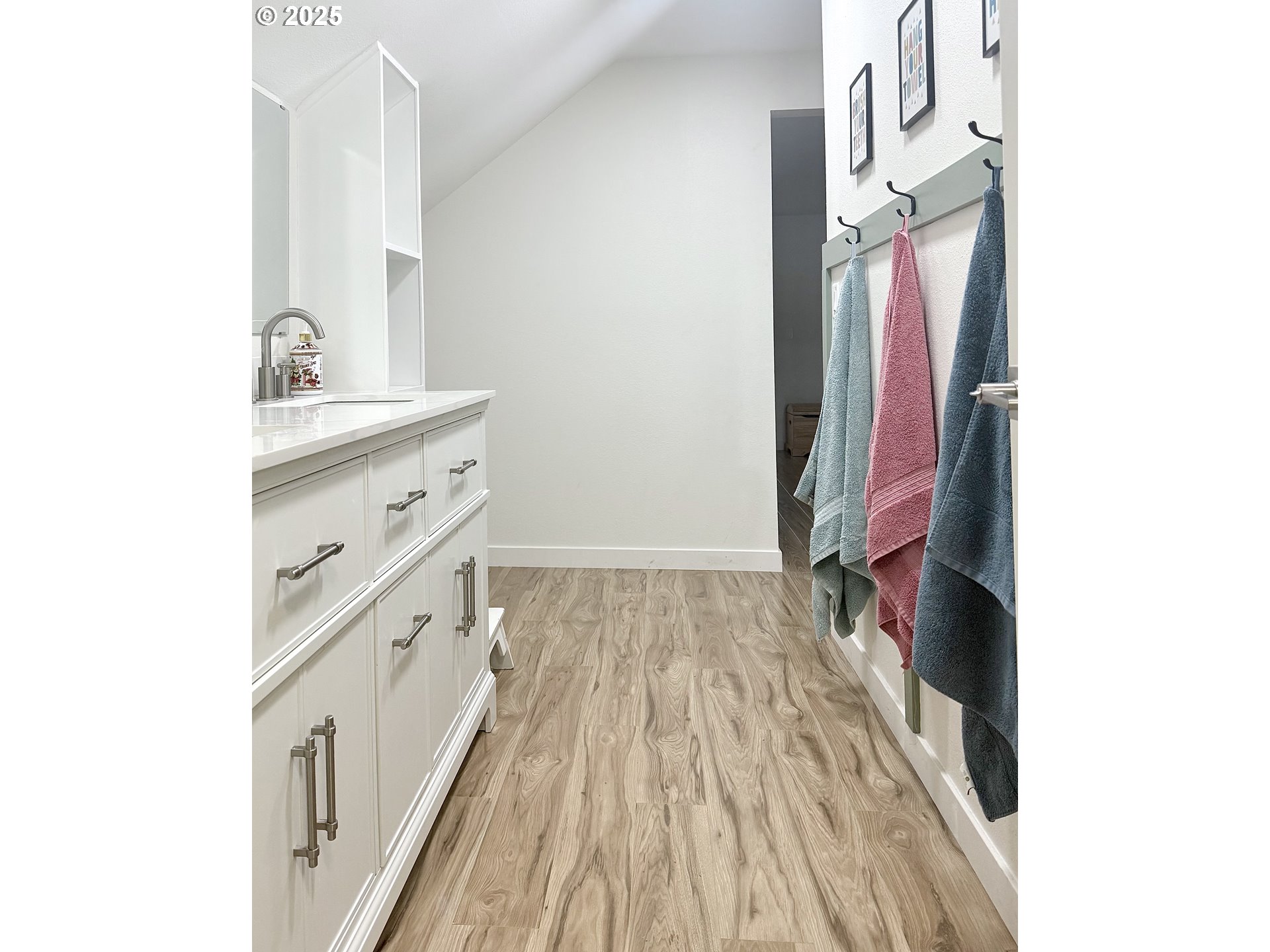 1275 Island Street Springfield, OR 97477 - Photo 29 of 36 a bathroom with a sink and a mirror