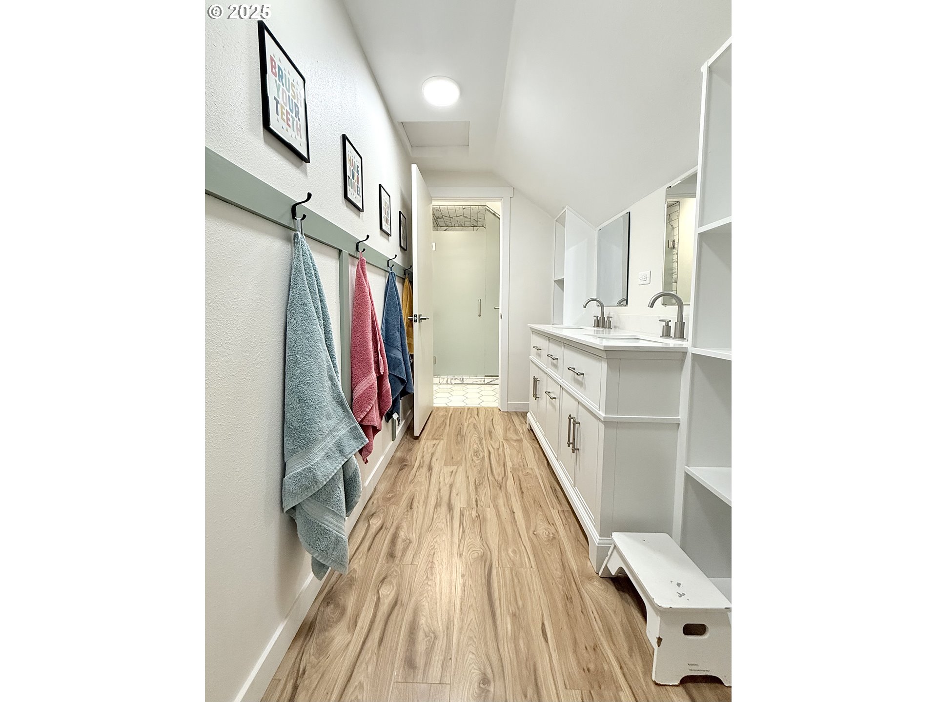 1275 Island Street Springfield, OR 97477 - Photo 30 of 36 a spacious bathroom with a sink and a mirror