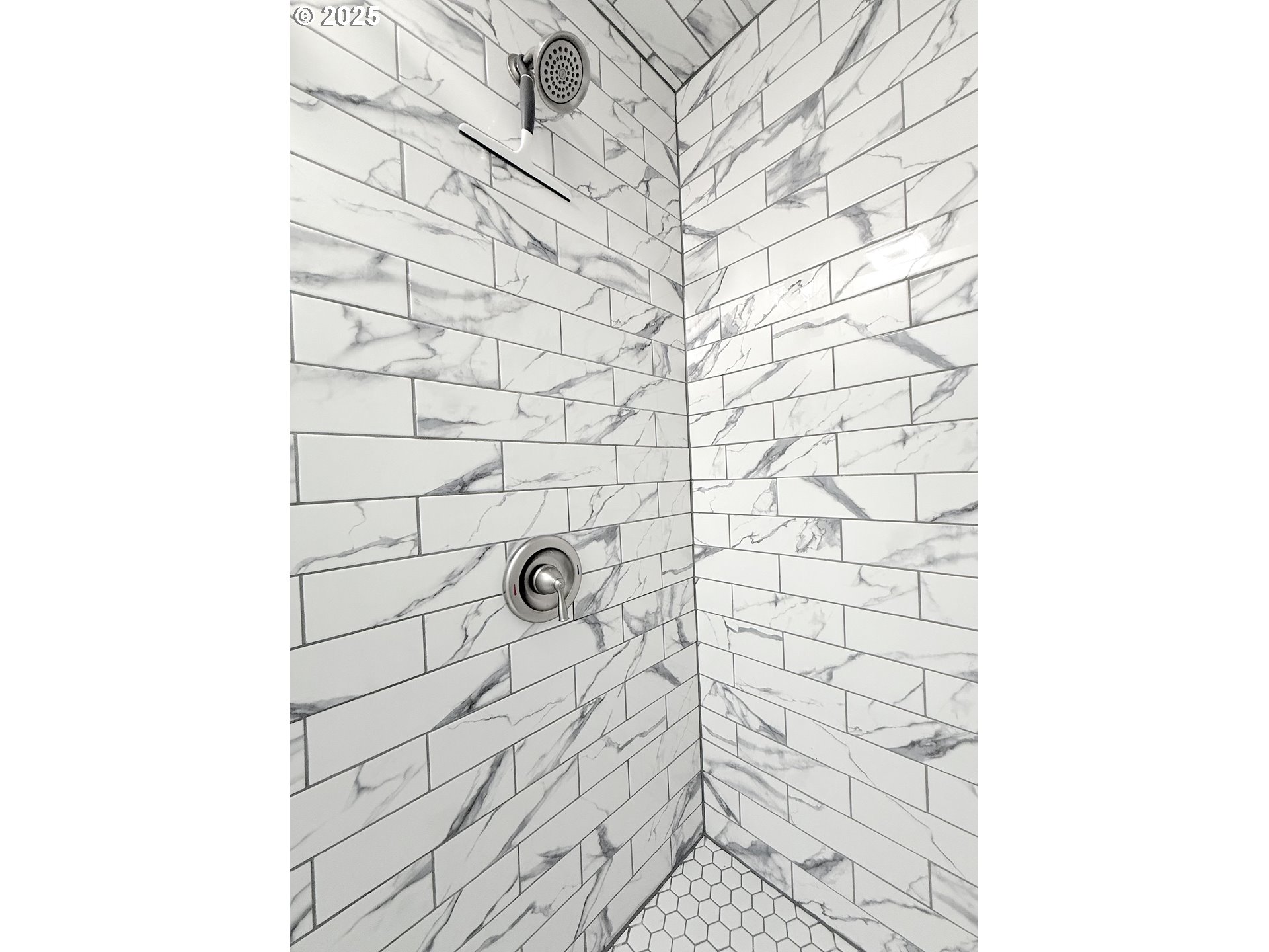 1275 Island Street Springfield, OR 97477 - Photo 32 of 36 a bathroom with a shower