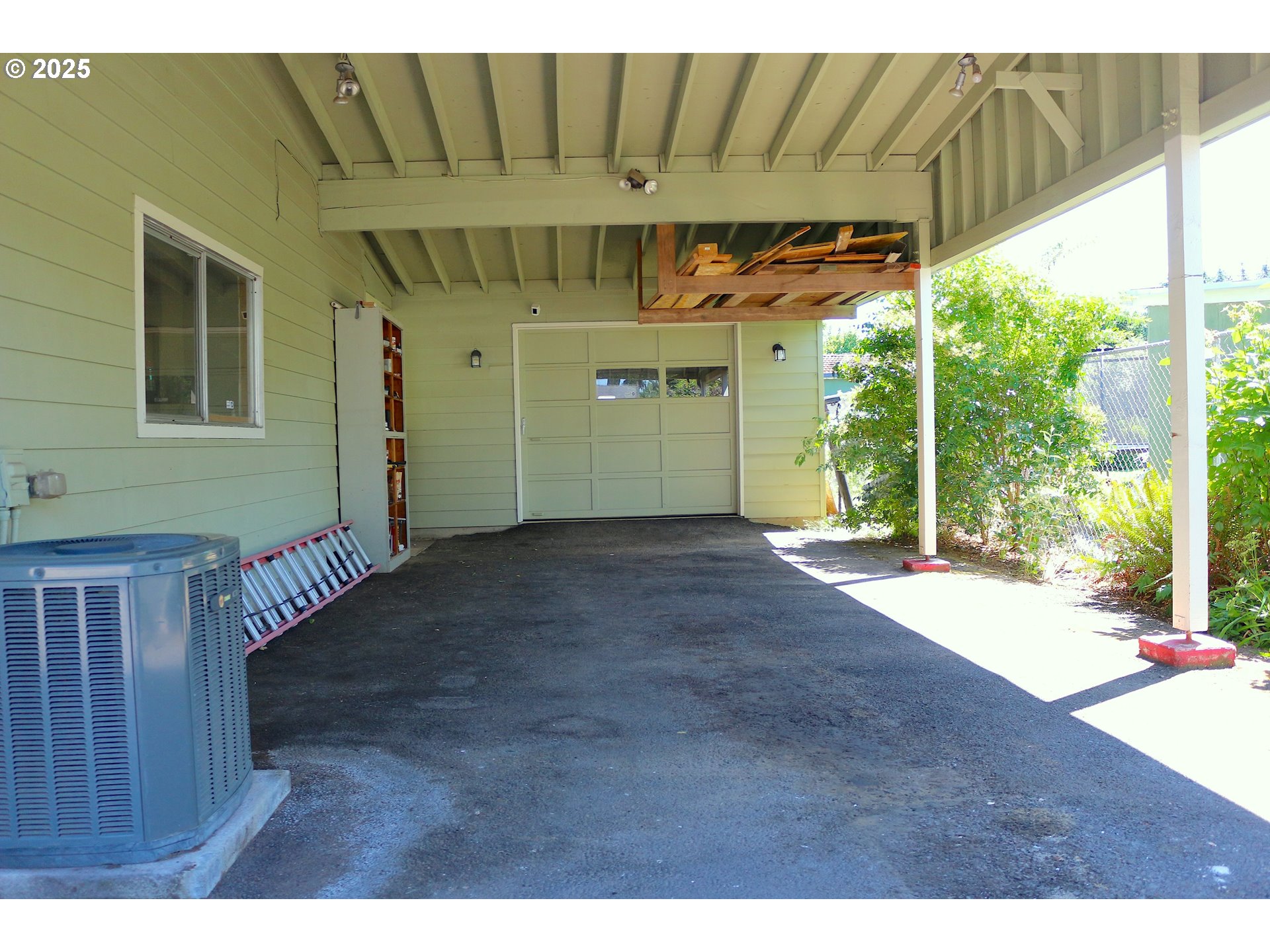 1275 Island Street Springfield, OR 97477 - Photo 5 of 36 a view of a porch