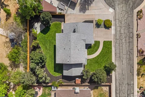 an aerial view of a house with yard swimming pool and outdoor seating