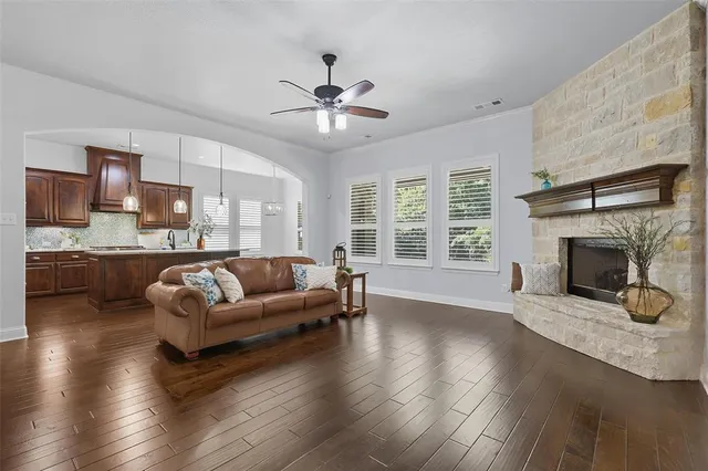 $479,900 | 245 Prairie Oak Court, Burleson, TX 76028