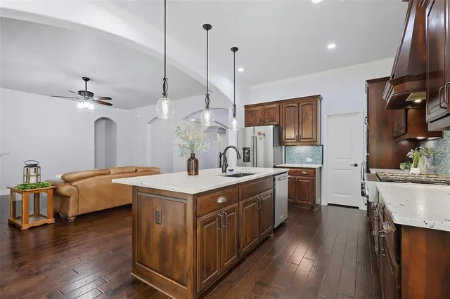 $479,900 | 245 Prairie Oak Court, Burleson, TX 76028