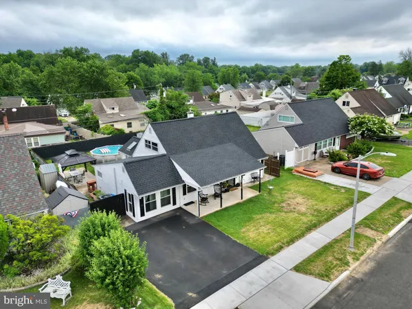 $399,999 | 14 Verdant Road, Levittown, PA 19057