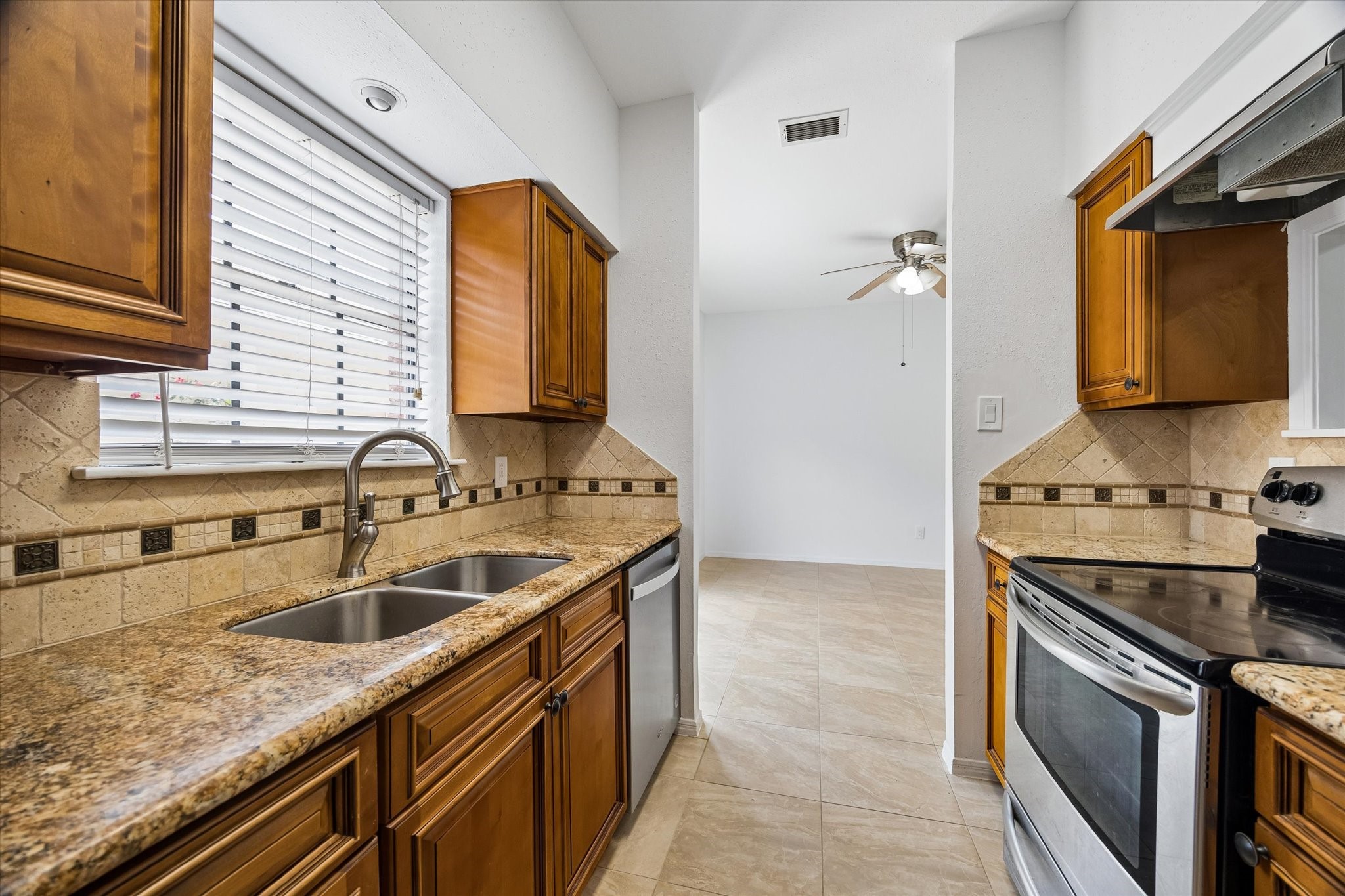 752 Augusta Drive, Unit 752 Houston, TX 77057 - Photo 6 of 19