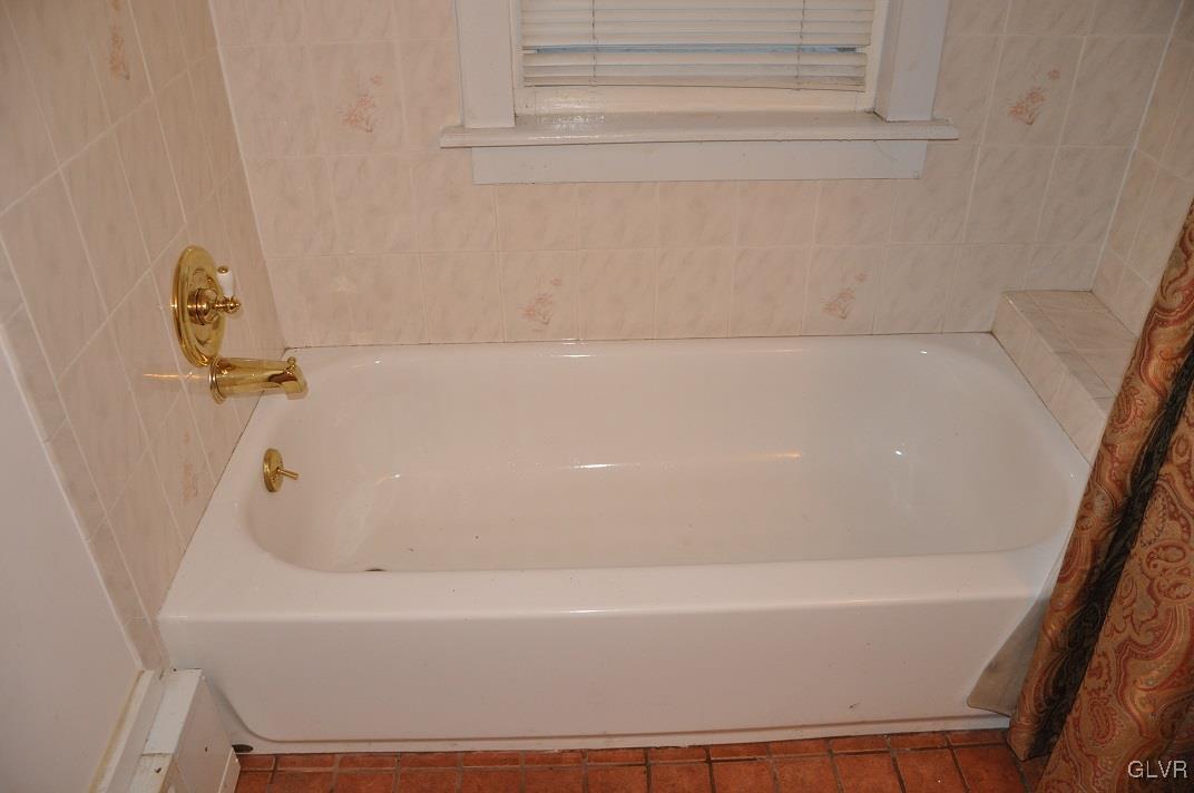 2615 Milford Road Bushkill, PA 18324 - Photo 2 of 32 Gallery Image 2