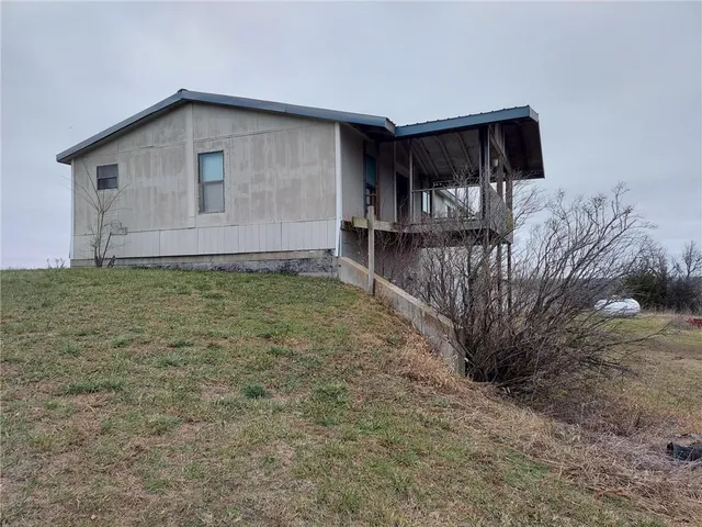 $378,000 | 34443 South Adams Road, Waverly, KS 66871