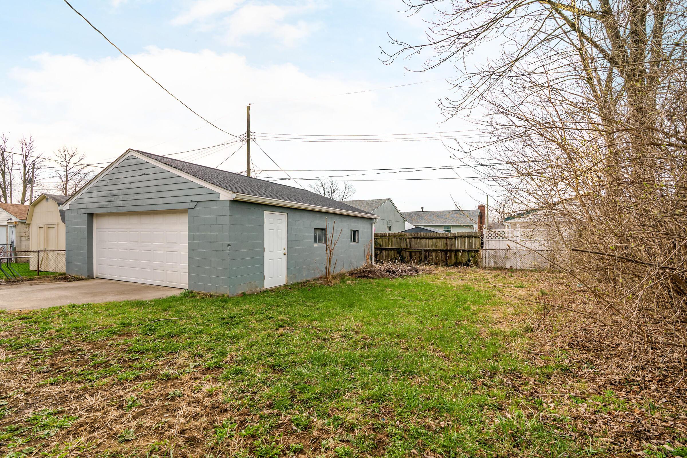 3755 Lynward Road Columbus, OH 43228 - Photo 5 of 25 3755 Lynward Rd-6