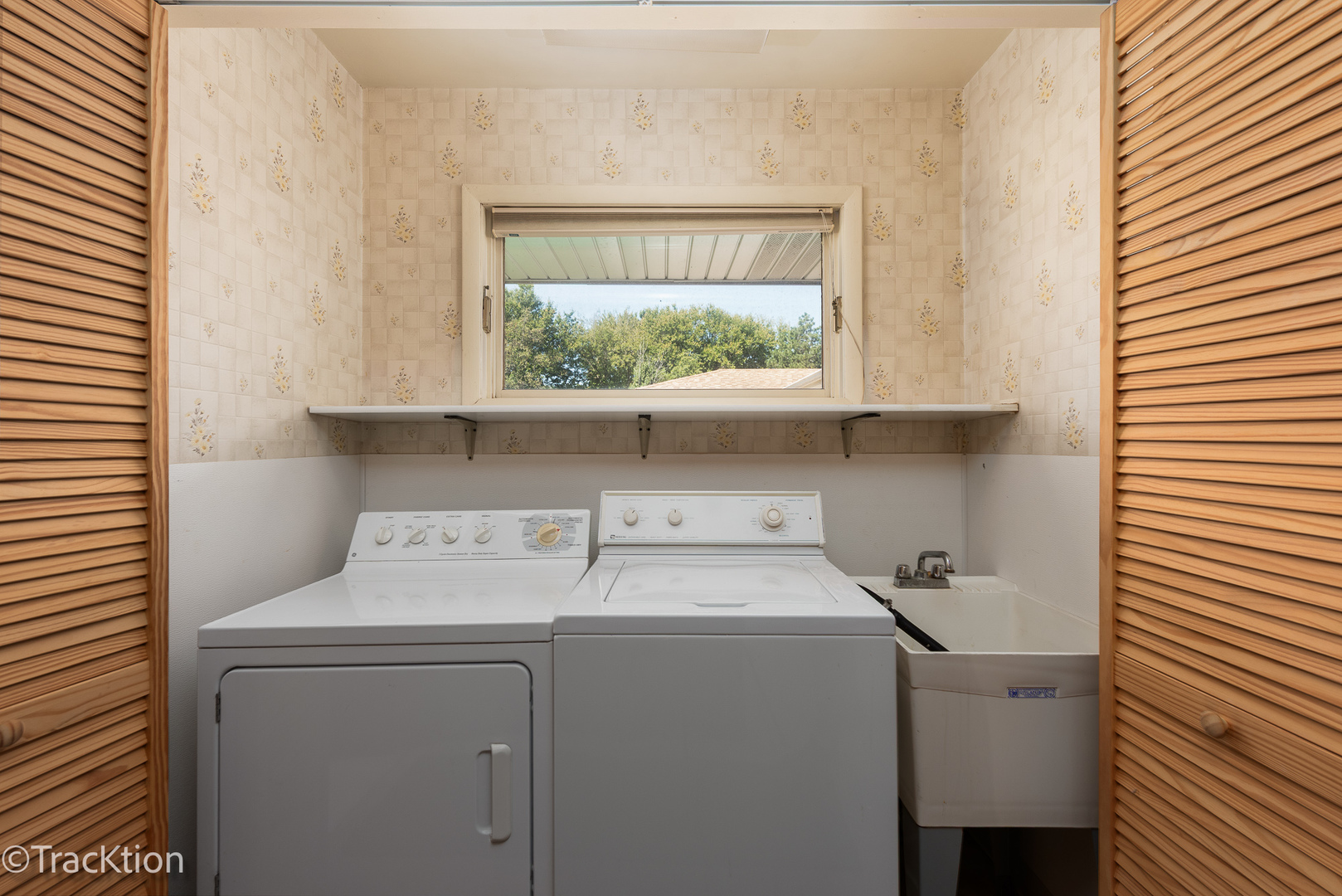 12S440 Lemont Road Lemont, IL 60439 - Photo 17 of 28 a utility room with dryer and washer
