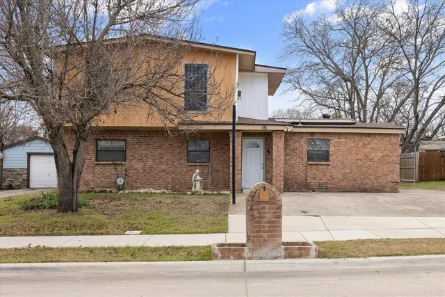 $200,000 | 4628 Burton Avenue, Fort Worth, TX 76105