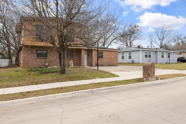 $200,000 | 4628 Burton Avenue, Fort Worth, TX 76105