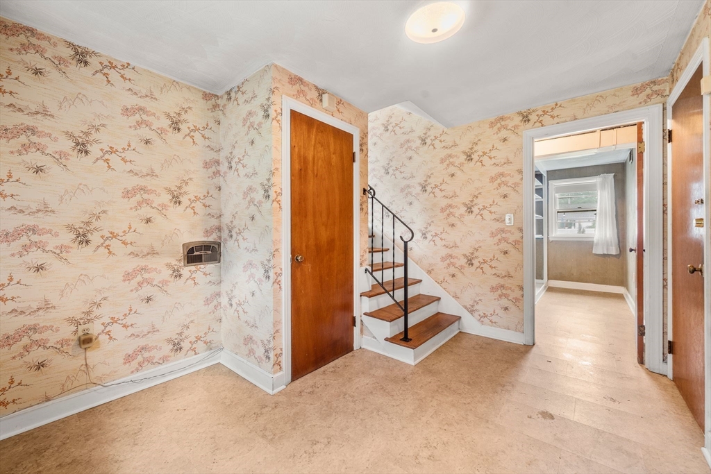 46 Selwyn Road Braintree, MA 02184 - Photo 4 of 33 Gallery Image 4