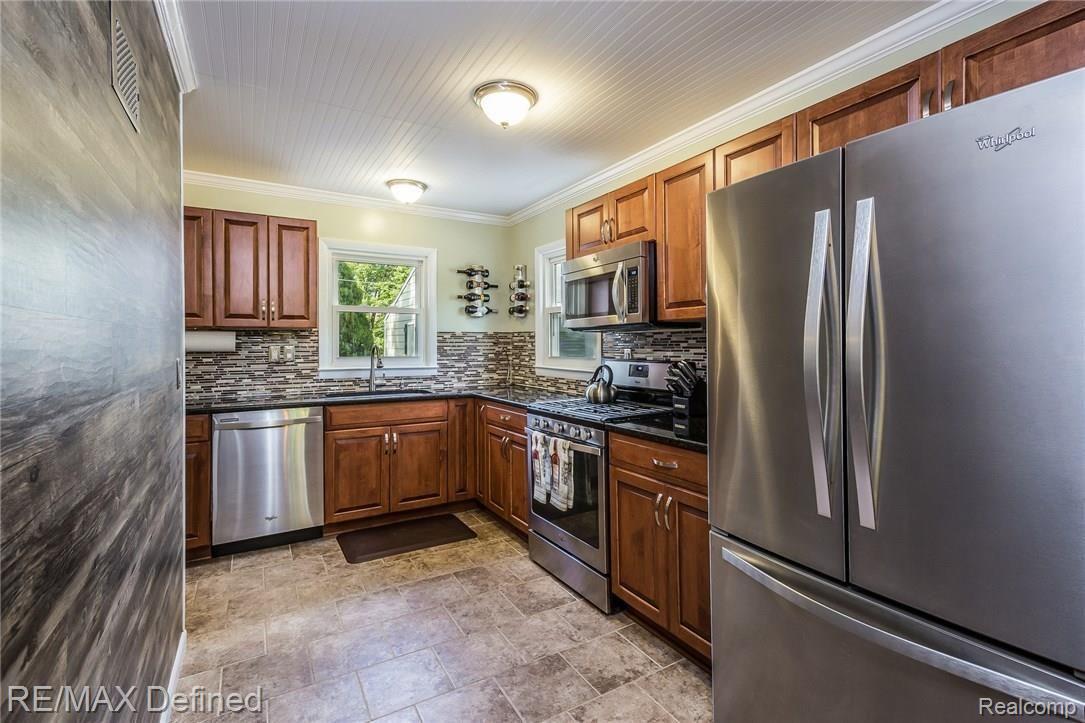 3137 Hickory Lawn Road Rochester, MI 48307 - Photo 15 of 49 016-Kitchen-4376133-medium.jpg