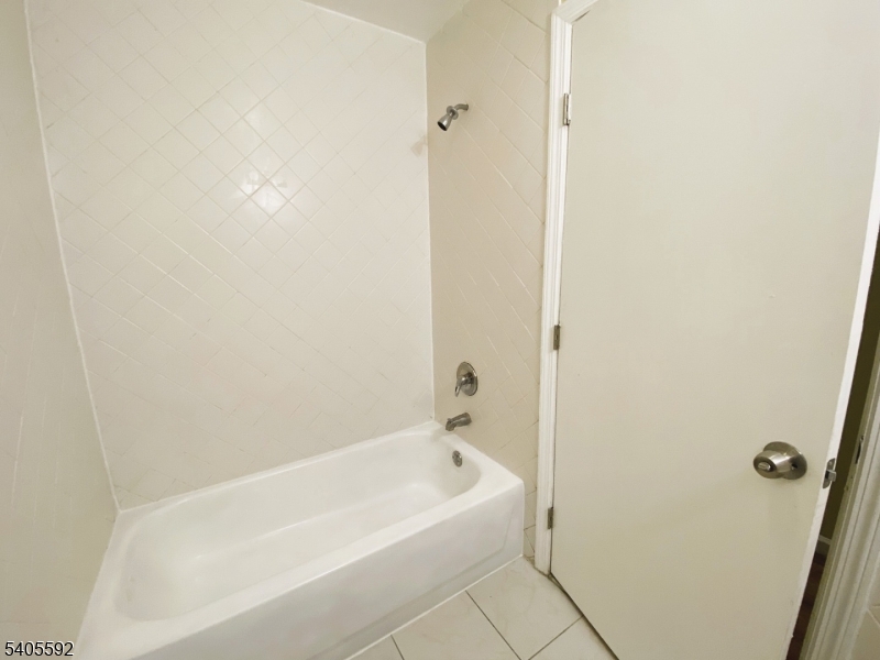 94 Palm Street, Unit 1 Newark, NJ 07106 - Photo 21 of 24 a bathroom with a bathtub