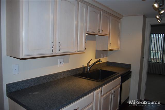 776 Oak Brook Ridge Drive, Unit 160 Rochester Hills, MI 48307 - Photo 5 of 18