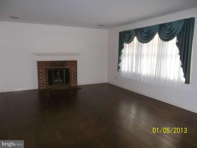 2 Shawnee Road Cambridge, MD 21613 - Photo 3 of 22 Living Room