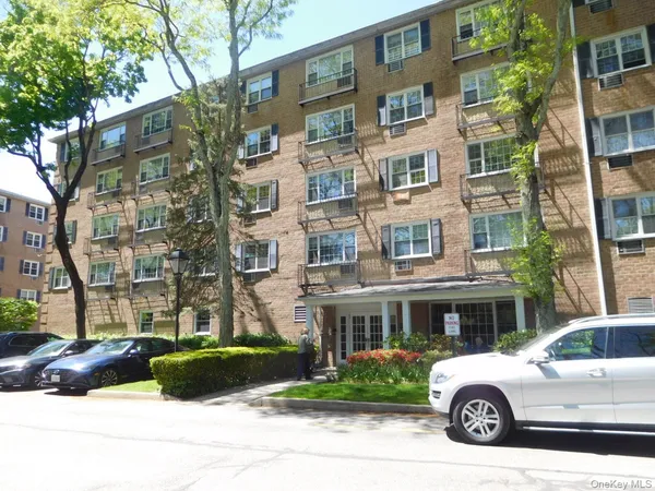 $3,450 | 3 Consulate Drive, Unit 3L, Tuckahoe, NY 10707
