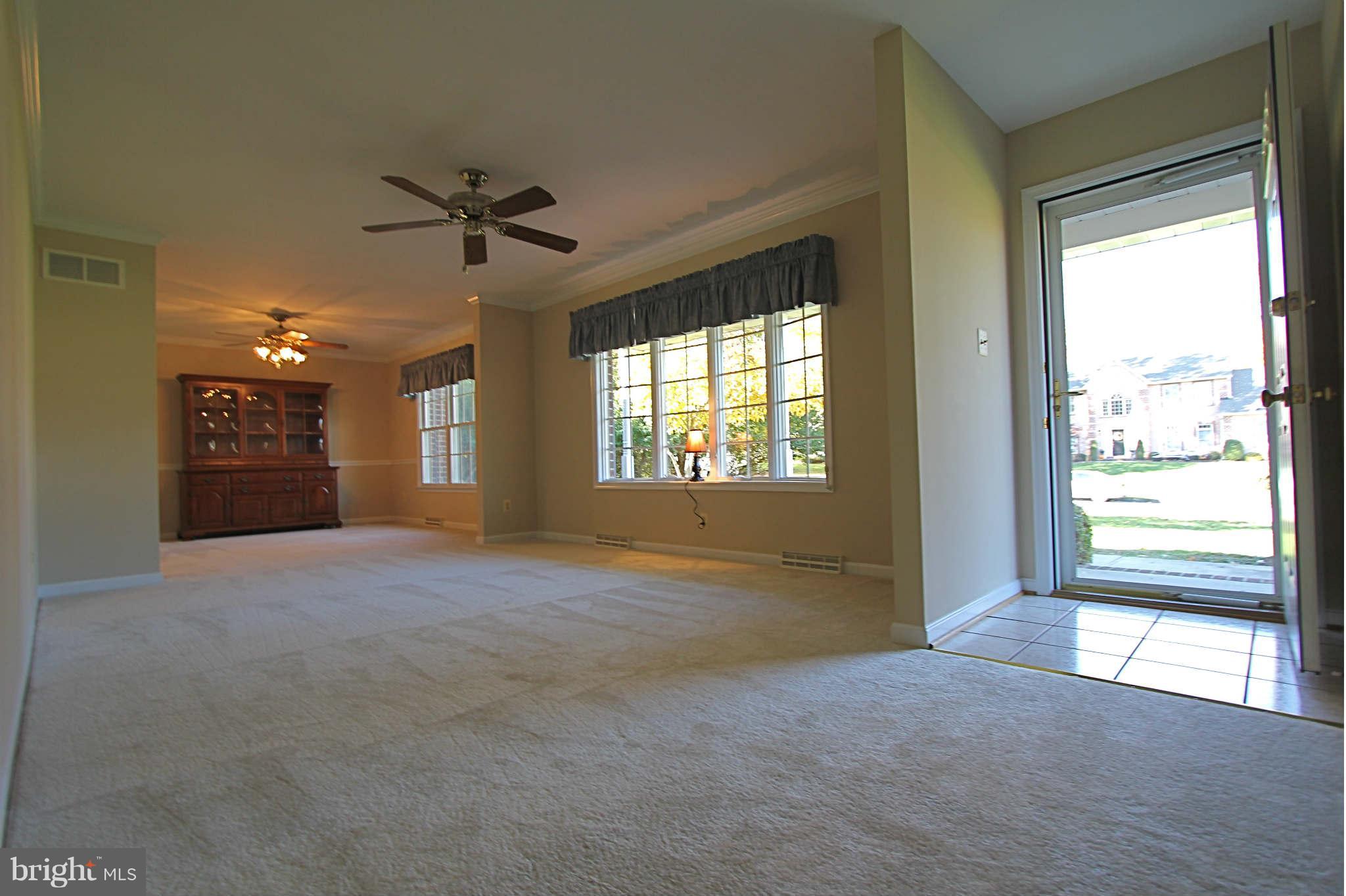 406 Summit Drive Fallston, MD 21047 - Photo 2 of 28 Living Room