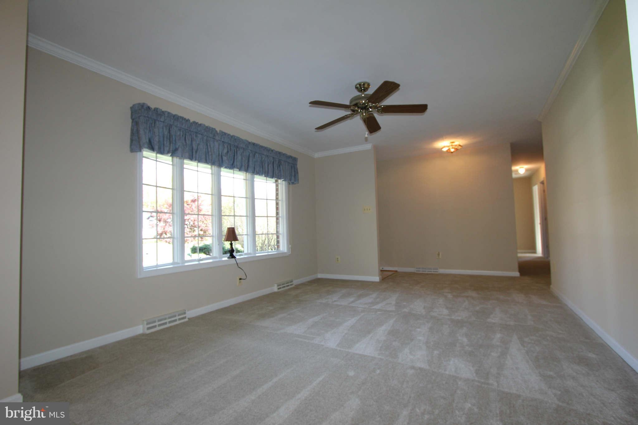 406 Summit Drive Fallston, MD 21047 - Photo 3 of 28 Living Room