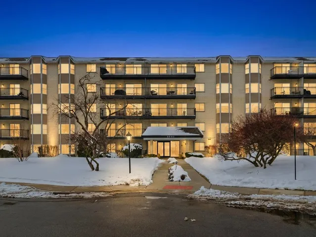 $250,000 | 8640 Waukegan Road, Unit 123, Morton Grove, IL 60053