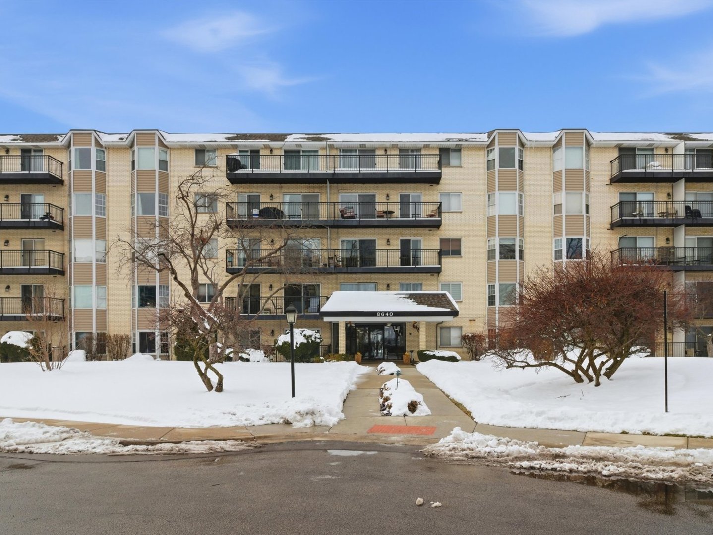 8640 Waukegan Road, Unit 123 Morton Grove, IL 60053 - Photo 2 of 30 a building view