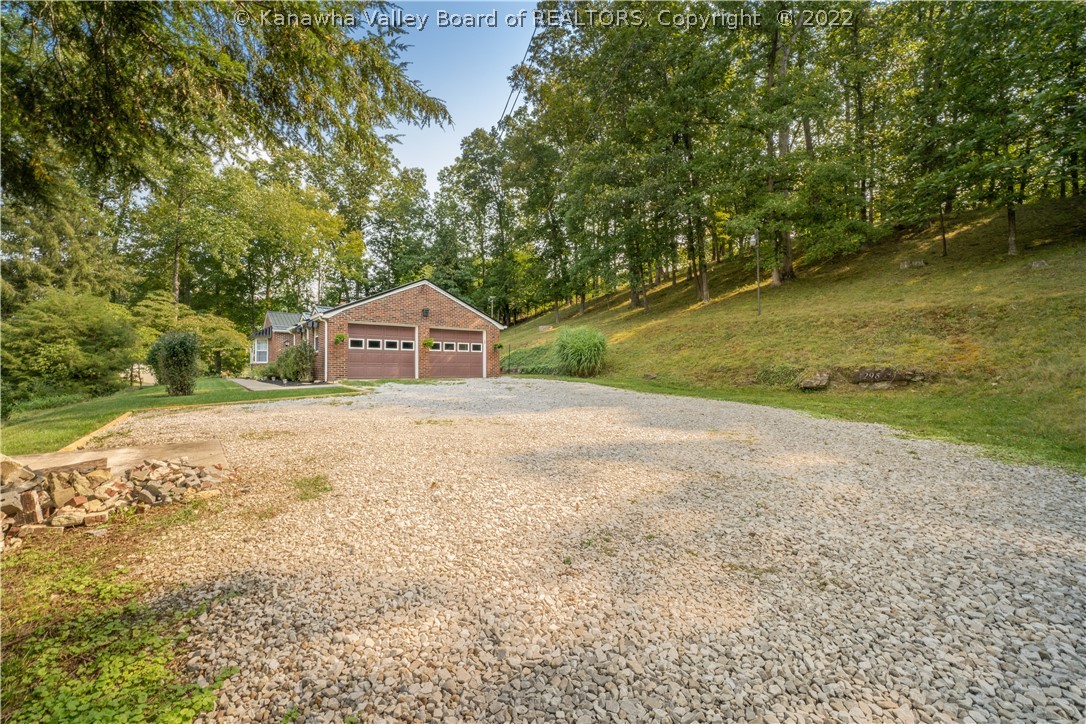 298 South Pinch Road Elkview, WV 25071 - Photo 3 of 24 Gallery Image 3