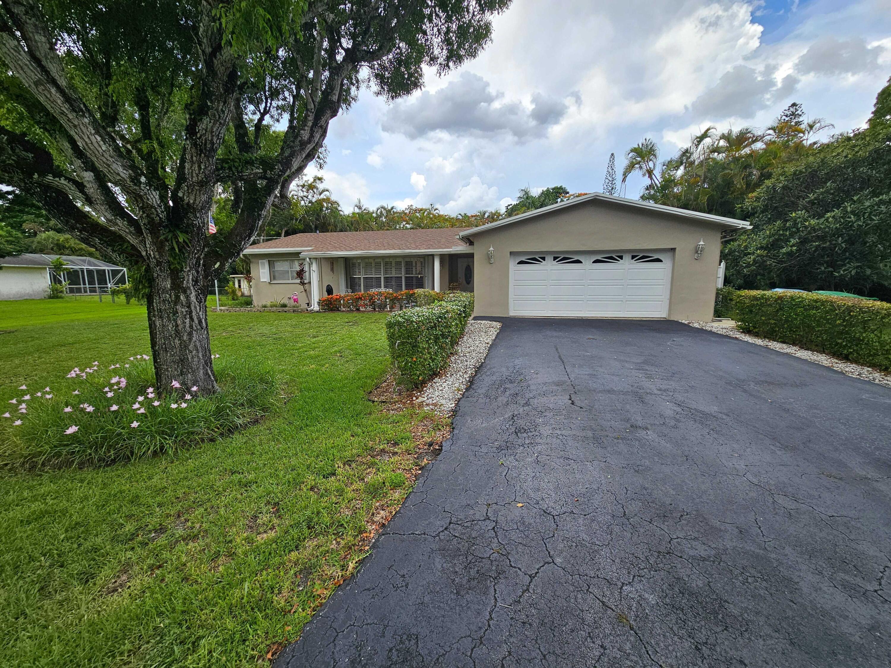 11500 Southwest 3rd Street Plantation, FL 33325 - Photo 2 of 17 HUGO EXT FRONT JOANNA