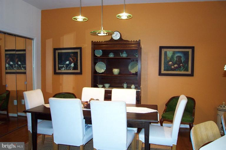 11298 Harbor Court, Unit 1298 Reston, VA 20191 - Photo 19 of 26 Dining Room