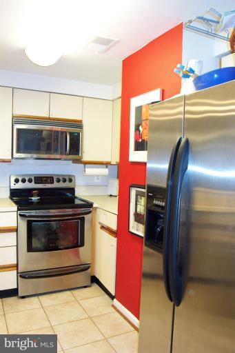 11298 Harbor Court, Unit 1298 Reston, VA 20191 - Photo 22 of 26 Kitchen