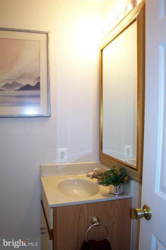 11298 Harbor Court, Unit 1298 Reston, VA 20191 - Photo 23 of 26 Bath