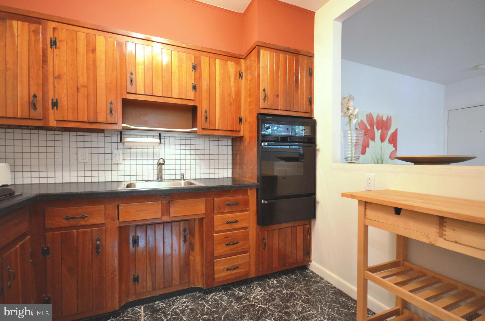 505 Epsom Road, Unit 2A Towson, MD 21286 - Photo 8 of 20 Kitchen