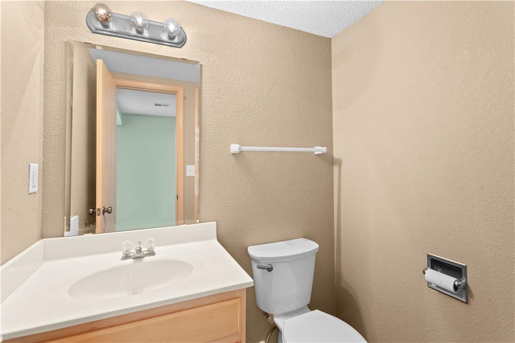 1228 Northwest Hidden Ridge Circle Blue Springs, MO 64015 - Photo 11 of 33