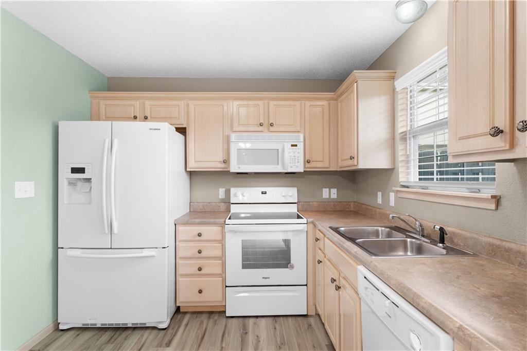 1228 Northwest Hidden Ridge Circle Blue Springs, MO 64015 - Photo 18 of 33