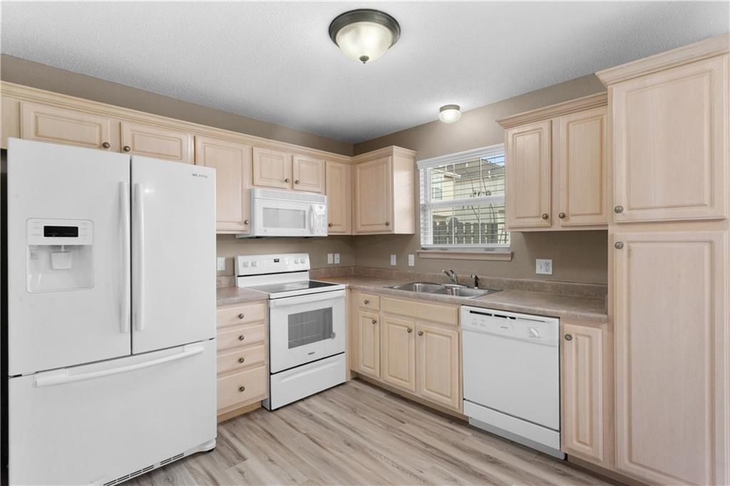 1228 Northwest Hidden Ridge Circle Blue Springs, MO 64015 - Photo 19 of 33