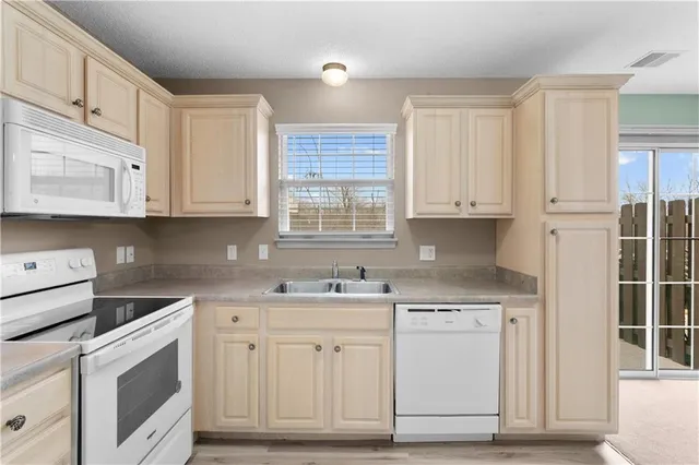 $210,000 | 1228 Northwest Hidden Ridge Circle, Blue Springs, MO 64015