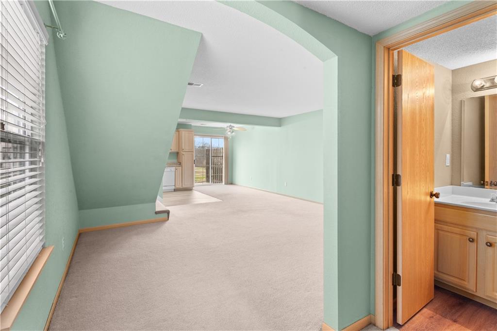 1228 Northwest Hidden Ridge Circle Blue Springs, MO 64015 - Photo 10 of 33