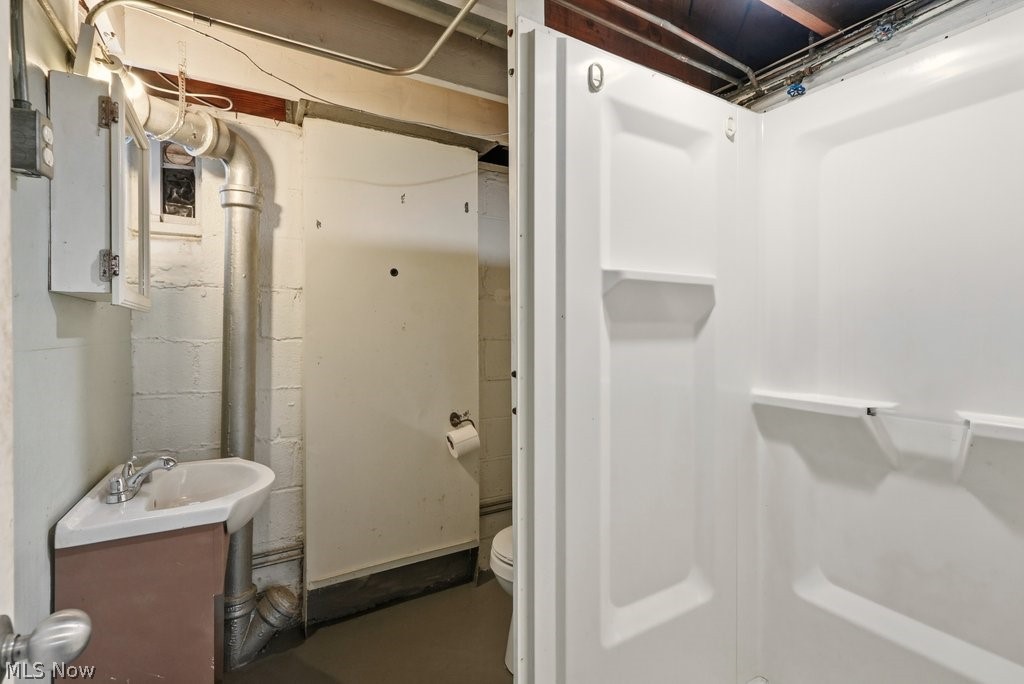4790 West Sprague Road Parma, OH 44134 - Photo 41 of 47 lower level full bathroom
