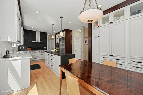 $1,895,000 | 39 Glenville Street, Greenwich, CT 06831