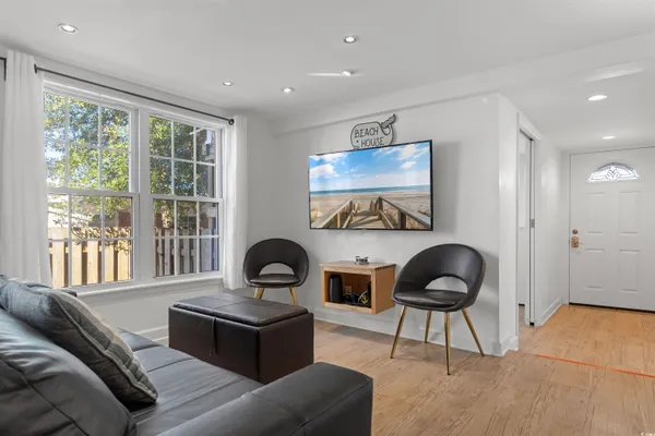 $899,999 | 607 18th Avenue South, North Myrtle Beach, SC 29582